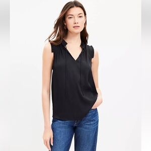 NWT Loft Petite Pleated Tie Neck Top Black size Large 🖤